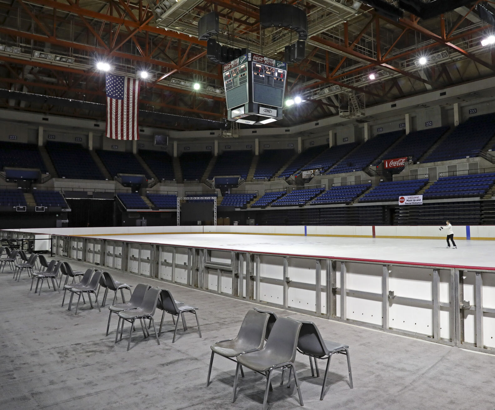 BR.iceskating.112220 08 mw.JPG